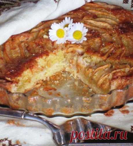 Яблочный пай с миндальным кремом
