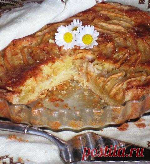 Яблочный пай с миндальным кремом