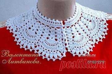 Красивый вязаный воротничок, способный украсить даже скромное платье