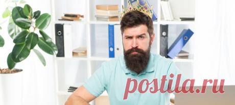 Можно годами быть в отношениях с эгоистичным человеком, но даже не догадываться об этом — просто потому, что он умело «заметает следы»: в его интересах, чтобы вы оставались рядом как можно дольше. Он точно знает, сколько у вас можно брать, не заходя слишком далеко. Однако есть несколько способов его вычислить. #отношения #эгоизм #нарциссизм