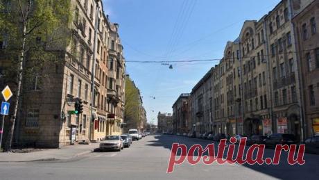 Улица Ленина от Сытнинской улицы до Левашовского проспекта в Петроградском районе Санкт-Петербурга... Улица Ленина известна самыми красивыми в городе доходными домами в стилях модерна и эклектики. Доходный дом №8 принадлежал лесопромышленникам Ф.Я. и Н.Я. Колобовым. Он был построен в 1910 году по проекту арх. С.Г. Гингера и М.И. фон Вилькена. Он состоит из четырёх пятиэтажных корпусов, которые соединены... |  Улицы Санкт-Петербурга - на карте, фотографии с названием и описанием популярных