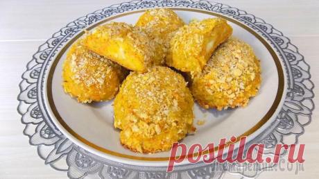 Овощные котлеты из кабачка и картофеля с начинкой из сыра Простой видео рецепт приготовления в духовке вкусных овощных котлет с начинкой из сыра. Эти котлетки я готовили из кабачка, картофеля и моркови. В котлетах вместо муки я использовала манку. Эти котлет...