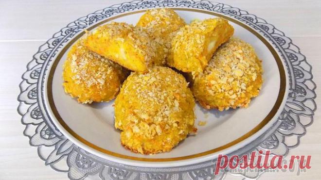 Овощные котлеты из кабачка и картофеля с начинкой из сыра Простой видео рецепт приготовления в духовке вкусных овощных котлет с начинкой из сыра. Эти котлетки я готовили из кабачка, картофеля и моркови. В котлетах вместо муки я использовала манку. Эти котлет...