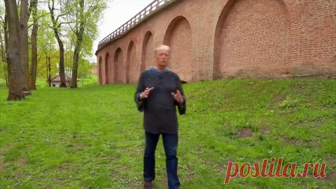 Запись на стене — Выражение «Над кем смеётесь — над собой смеётесь» по сей день актуально?  — Ну, вообще желательно, чтобы это было с нами пожизненно! Когда человек умеет посмеяться над собой — он развивается. Поэтому, я думаю, что Россия, смеясь над собой, очень мощно развивается. И она гораздо быстрее двигается вперёд, сочиняя анекдоты, нежели в результате политических баталий и выборов. От выборов вообще ничего не зависит, это кашица! Я вам скажу — люди делятся ...