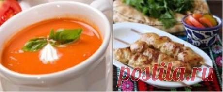 Морковный суп с базиликом и курицей на деревянных шпажках