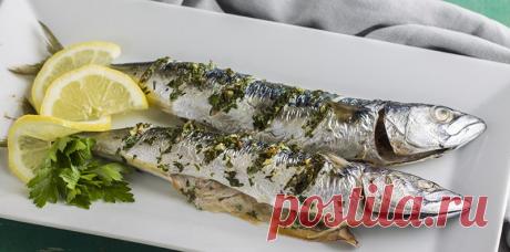 Скумбрия, запеченная с травами.
Отличный рецепт вкуснейшей скумбрии, запеченной с ароматной смесью из свежих трав (петрушка, розмарин, базилик, майоран, зеленый лук, тимьян), чеснока и растительного масла.