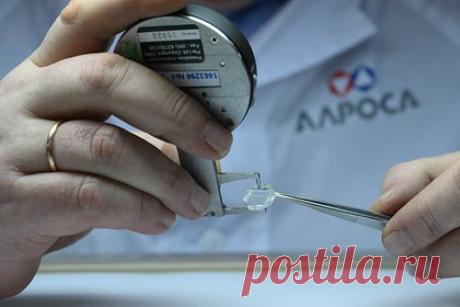 Акции ключевого российского добытчика алмазов подешевели до исторического минимума