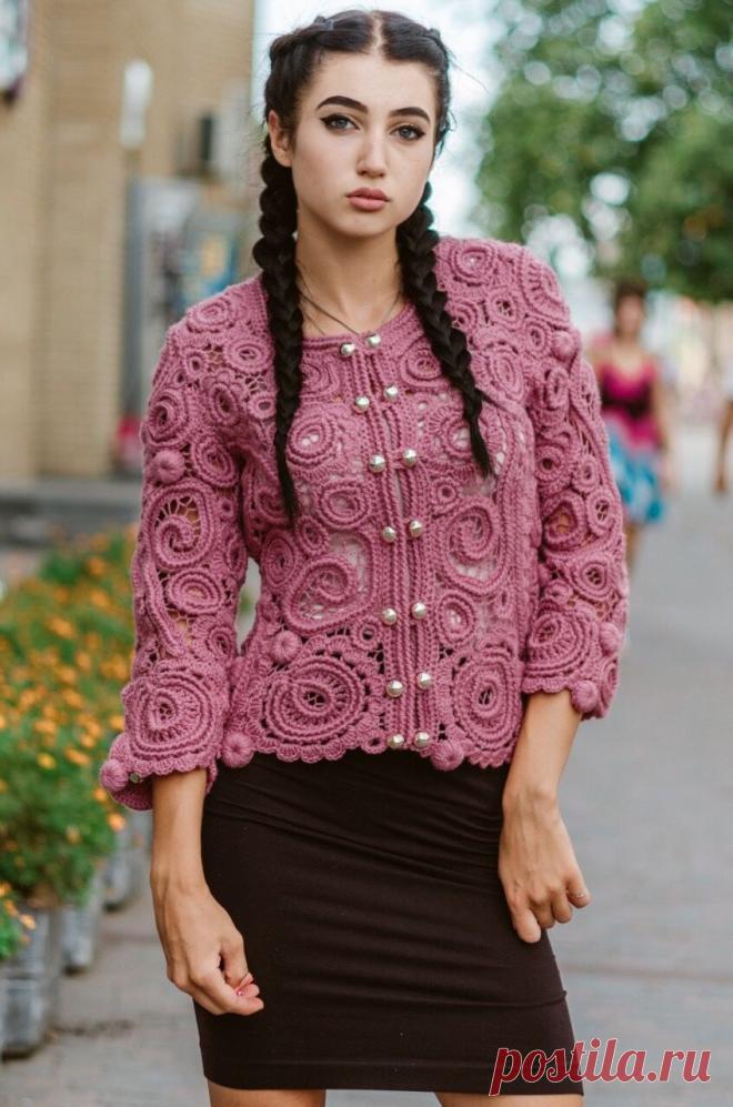 Жакет ' Розовая бабочка ' Купить или заказать Жакет ' Розовая бабочка ' в интернет-магазине на Ярмарке Мастеров. Жакет связан крючком в технике ирландского кружева . Моя авторская работа . Застёгивается на золотых пуговках . С пояском . Жакет приталенный . Под заказ свяжу любой размер .