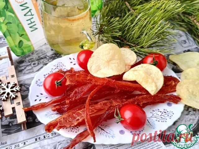 Джерки из индейки по-азиатски. Новогодние праздничные дни это не только семейные спокойные ужины. Это еще и молодёжные вечеринки, просмотры спортивных матчей, фильмов, выходы на каток и лыжню. Предлагаю вкусные острые снэки для таких случаев. Это джерки из грудки индейки. Я много экспериментировала со специями и приправами, но с корейской пастой Кочудян нам нравится больше всех.