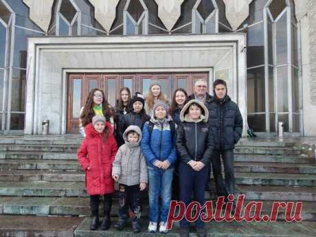 Возле телестудии &quot;ХАБАР&quot;. 11.03.2015 г.