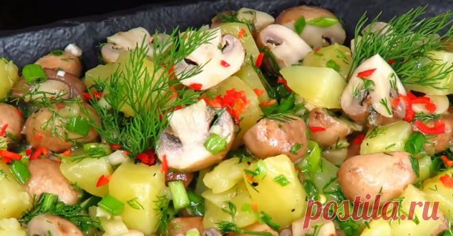 Простой закусочный салат из двух ингредиентов: быстро и вкусно Простой закусочный салат из двух ингредиентов получается великолепным: красивый, ароматный, аппетитный – сказка своими руками. Яркое блюдо понравится всем: вроде ничего особенного, но какое сочетание вкусов. Хрустящие маринованные грибочки, отварной картофель и бесподобная заправка – равнодушных не будет.
