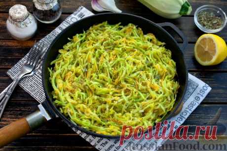 Кабачковая "лапша" с морковью и чесноком