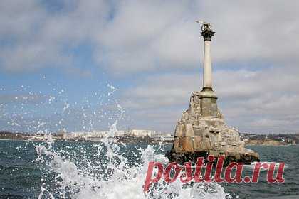 Власти назвали атаку беспилотников около Севастополя самой массированной. Атака беспилотных летательных аппаратов в Севастопольской бухте была самой массированной с начала специальной военной операции на Украине. Об этом заявил губернатор города Михаил Развожаев. Об атаке Вооруженных сил Украины, совершенной с помощью беспилотников, Развожаев сообщил утром 29 октября.