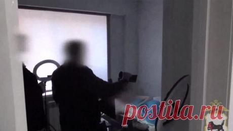 В Иркутске накрыли крупную вебкам-студию и задержали ее организатора. В Иркутске полицейские пресекли деятельность межрегиональной вебкам-студии, которая распространяла видео в России и за рубежом. Об этом сообщили в пресс-службе МВД. Организатором студии оказался 34-летний житель Новосибирской области. По ...