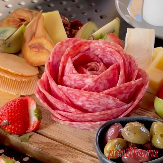 Такая простая, но такая любимая подача 🥰♥️
#reels #закуска #розаизколбасы #колбаснаяроза #мяснаятарелка #закуски #закусочнаятарелка #красиваяподача #food #reelsrecipe #recipes #foodie #foodblog #закускиквину #винныезакуски #эффектнаязакуска #красиво #готовим