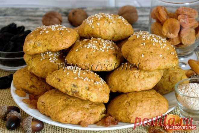 Морковное печенье Простой рецепт приготовления морковного печенья с курагой. Великолепное домашнее печенье из серии быстрой, вкусной и полезной выпечки. Нежное, воздушное, невероятно мягкое с приятным легким вкусом – это все печенье, да ни простое, а приготовленное на основе свежей моркови и кураги.