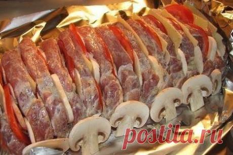 Мясо, фаршированное сыром и помидорами рецепт – основные блюда