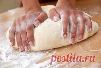 Рецепты самого вкусного теста. Рецепты самого вкусного теста. Обязательно поделитесь с друзьями!
 
1. Кефирное тесто с сыром
Ингредиенты:
- 1 чашка кефира
- 1 чашка тертого сыра
- 0,5 чайной ложки соли
- 2/3 чайной ложки соды
- 1 чайная ложка сахара
- 2 стакана муки
Если Вы натрете сыр на крупной терке, то получатся отличные лепешки и сосиски в тесте, а если на мелкой — получится хорошее тесто для другой мелкой выпечки, например рогаликов и т.д.
 
2. Пресное тесто на смета...