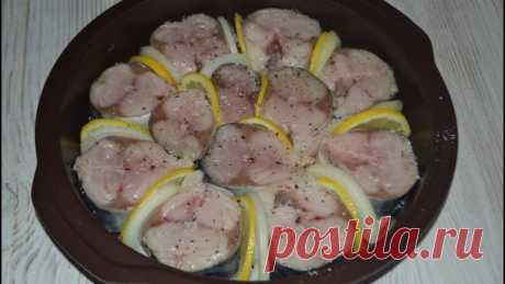 Скумбрия в духовке с луком и лимоном. Самый легкий рецепт.