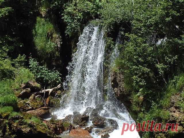 Фејсбук
Waterfall in the Tara Canyon.
