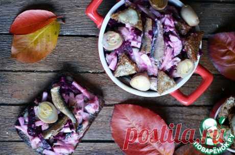 Салат со шпротами и чесночными гренками - кулинарный рецепт