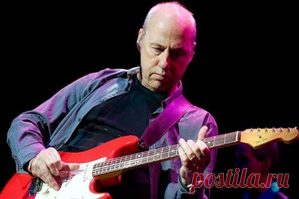 Mark Freuder Knopfler /Нопфлер Марк/ А говорить, собственно, ничего и не нужно. Он весь в своём творчестве, в песнях, звучащих, как разговор, в словах, которые близки и понятный всем. И в свои 69 дарит доброе, музыкальное, звучащее, цепляющее...