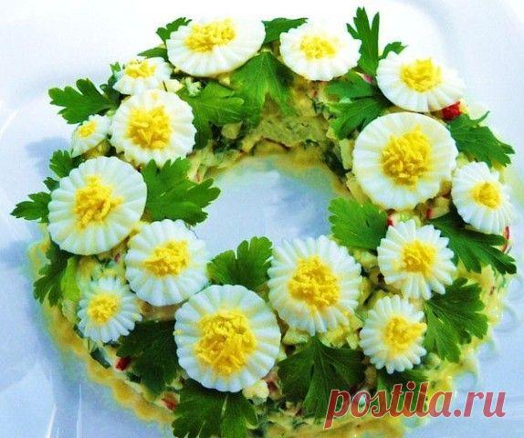 Украшаем салаты.