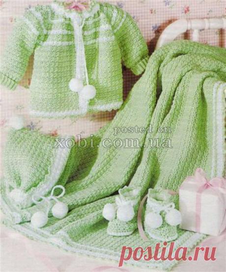 пальто, пинетки, шапочка и покрывало