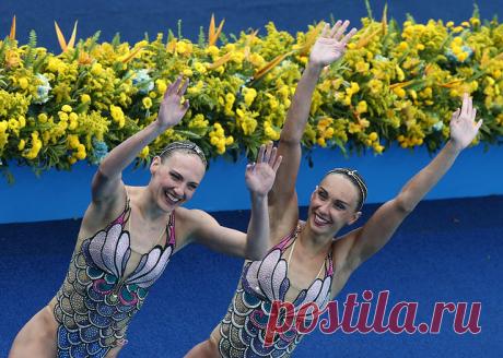 Светлана Ромашина и Наталья Ищенко (слева направо) во время выполнения произвольной программы на Олимпиаде в Рио-де-Жанейро. © Станислав Красильников/ТАСС. Российские синхронистки Светлана Ромашина и Наталья Ищенко завоевали золотые медали Игр в Рио-де-Жанейро в дуэте, став четырехкратными олимпийскими чемпионками. 
Подробнее на ТАСС: https://tass.ru/sport/3543574  |  ТАСС: Спорт - Синхронистки Светлана Ромашина и Наталья Ищенко завоевали золото ОИ-2016
