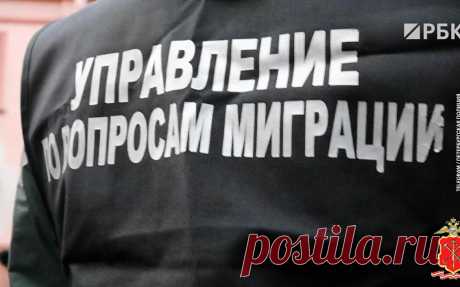 В Петербурге во время облавы на мигрантов задержали 200 человек. Видео. В Санкт-Петербурге в ходе рейда против нелегальных мигрантов полицейские проверили около 5 тыс.