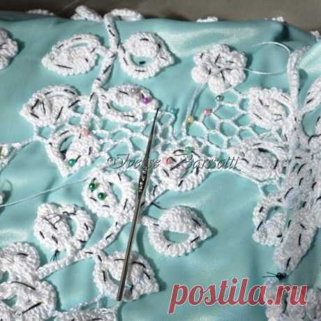 ... ponto a ponto... bom dia.. #irishcrochetlace #croche #crocheirlandes #luxury #weeding #noivas #crochetstyle #boho #renda #modaartesanal #handmade