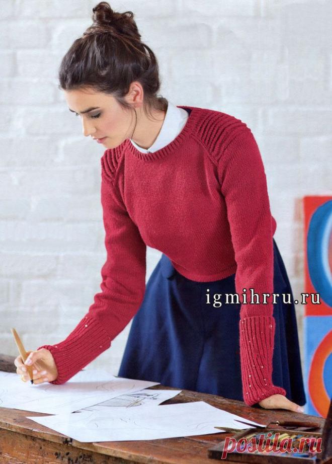 МАЛИНОВЫЙ ПУЛОВЕР С ЭПОЛЕТАМИ. Вязание спицами

Подчеркнутая строгость линий компенсируется яркостью цвета.
Удобный пуловер для деловой женщины