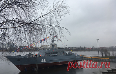В Петербурге спустили на воду минный тральщик "Анатолий Шлемов". Судно получило имя бывшего начальника Управления кораблестроения ВМФ, оно должно войти в состав Тихоокеанского флота России в следующем году