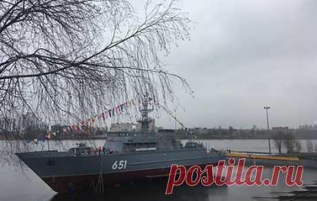 В Петербурге спустили на воду минный тральщик &quot;Анатолий Шлемов&quot;. Судно получило имя бывшего начальника Управления кораблестроения ВМФ, оно должно войти в состав Тихоокеанского флота России в следующем году