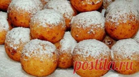Творожные пончики всего за 10 минут! Вкуснятина из детства, которая делается Просто и Быстро 😉 Для приготовления нам понадобится: 500гр творога; 1.5ст. муки; 1ст. сахара; 3 яйца; 1п ванильного сахара; 1п разрыхлителя; Масло для жарки Творог растереть с сахаром и добавить яйца. Затем просеять муку, ванилин и разрыхлитель. Добавить в творожную массу. В казан наливаем растительное масло и хорошо разогреваем. Влажными ...