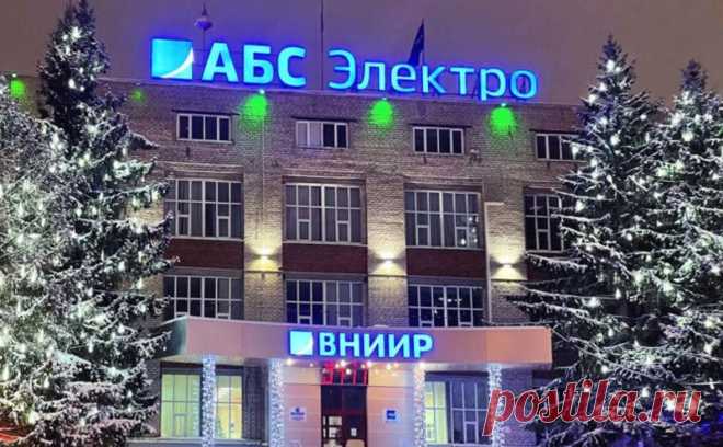 Украинские дроны атаковали Чувашию. Два беспилотника упали на чебоксарском АО «ВНИИР», где производят электрооборудование. Еще два дрона упали в полях, рассказал глава Чувашии. Минобороны сообщило о двух сбитых дронах в республике