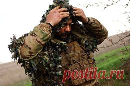 Марочко рассказал о попытках ВСУ ввести в заблуждение российскую радиоразведку. Вооруженные силы Украины (ВСУ) пытаются вести радиоигру в зоне ответственности 2-го гвардейского Луганско-Северодонецкого армейского корпуса России, сообщил подполковник Народной милиции Луганской народной республики (ЛНР) в отставке Андрей Марочко. Он отметил, что радиоигра ведется в серднем два-три раза в день.