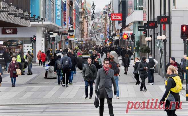 Финнам и шведам раздадут инструкции на случай войны. После начала спецоперации Швеция и Финляндия вступили в НАТО и назвали Россию главной угрозой безопасности. Теперь в странах начнут раздавать подробные инструкции на случай войны. Москва исключала стремление первой напасть на НАТО