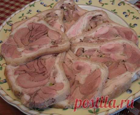 РУЛЕТ из свиной рульки, главное - все натуральное и очень вкусно.