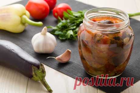Закуска из баклажанов на зиму "Кобра": невероятно вкусно Предлагаю вам приготовить острую и очень вкусную закуску из баклажанов под названием «Кобра». Её можно есть как с гарниром, так и просто положив на кусочек чёрного хлеба.Закуска из баклажанов «Кобра» Ингредиенты 3 кг баклажанов, 2 кг болгарского перца, 1,5 кг томатов, 300 г чеснока, 6 шт...