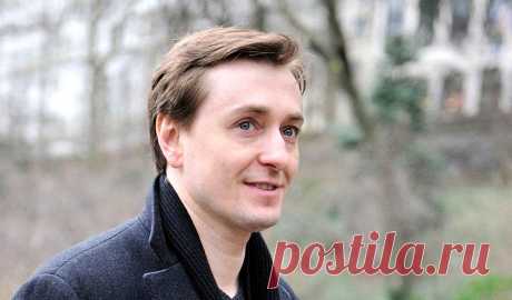 Сергей Безруков помогает обрести семью тем, кто нуждается в этом | ГОРНИЦА Сергей Безруков помогает обрести семью тем, кто нуждается в этом. Известный Российский актёр драматического театра, кино, телевидения