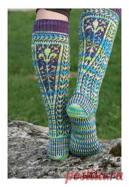 Vineyard Kneehighs pattern by Barb Brown