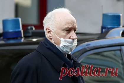 Бастрыкин взял на контроль дело сломавшего руку оперативнице инспектора ГИБДД. Глава Следственного комитета России (СКР) Александр Бастрыкин поручил доложить ему об обстоятельствах драки инспектора ГИБДД и сотрудницы угрозыска. Дело поставили контроль в центральном аппарате СКР. На 34-летнего инспектора ГИБДД, сломавшего оперативнице руку, завели дело о превышении полномочий.