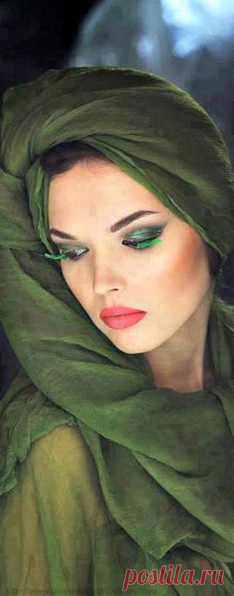 Мода и Фен Шуй

Китайское искусство Фэнг Шуй насчитывает 6000 лет- как традиция включает в себя знания архитектуры, эстетики,астрологии,геодезии и биоэнергетики. В дословном переводе Фэнг Шуй обозначает: вода – ветер.Это две основные стихии, включающие основные жизненные процессы Земли. Фэнг Шуй очень обширен, несет информацию буквально обо всем: начиная от момента постройки дома и заканчивая чтением мельчайших штрихов судьбы. Знания Фэнг Шуй базируются &gt;&gt;&gt;