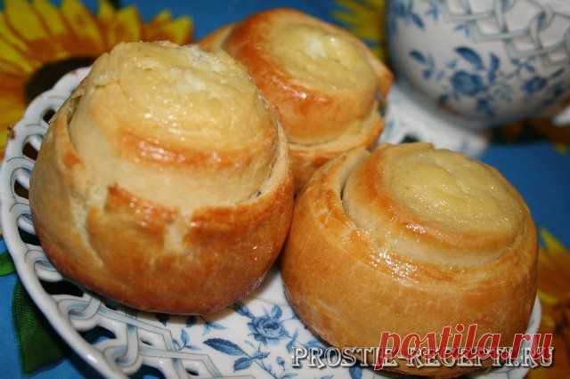 Слоеные булочки с заварным кремом.