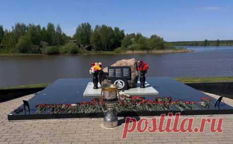 «Локомотив» отвез Кубок Гагарина к мемориалу погибшей команды. «Локомотив» впервые в своей истории стал чемпионом КХЛ. В 2011 году команда ярославского клуба погибла в авиакатастрофе