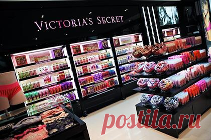 Victoria's Secret временно прекратит работу в России. Американская компания по продаже женского нижнего белья Victoria's Secret временно прекратит работу на территории России. Согласно заявлению, производитель приостанавливает онлайн-продажи 9 марта. Кроме того, стало известно, что 10 марта в России закроются все торговые точки бренда.