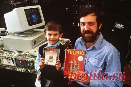 Тетрис придумал и разработал Алексей Пажитнов в июне 1985 года, когда работал в ВЦ Академии наук СССР в Москве.