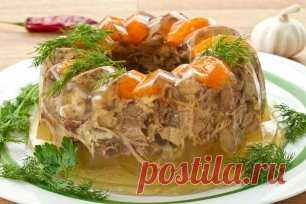 ХОЛОДЕЦ: ТОП-5 РЕЦЕПТОВ 🍴
РЕЦЕПТ №1 
ИНГРЕДИЕНТЫ:
● 1 говяжью лытку около 3 кг (прям мясная такая была)
● 2 свиные лапки
● 1 луковица
● 2 морковки
● 5-6 горошин черного перца
● 3-4 листика лавра
● 1/2 ст.л. соли
● 1/2 ст.л. приправы к холодцу
ПРИГОТОВЛЕНИЕ:
Все это сложила в мультю (у меня панасоник та,что большая), предварительно хорошо промыла мясо все. налила воды по последней риски и поставила на режим тушения на 9 часов. т.к в мульте нет бурления, то никакой пены и накипи не образовывае
