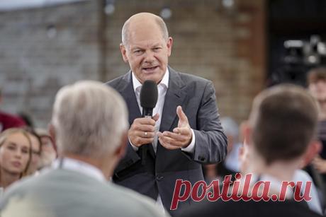 Шольц высказался о поддержке Украины. Германия никогда не станет действовать в одиночку и будет ориентироваться на мнение союзников в вопросе поддержки Украины. Об этом заявил канцлер ФРГ Олаф Шольц во время встречи с избирателями в Магдебурге. По его словам, ради Украины Берлин отказался от принципов, запрещающих экспорт оружия в кризисные регионы.